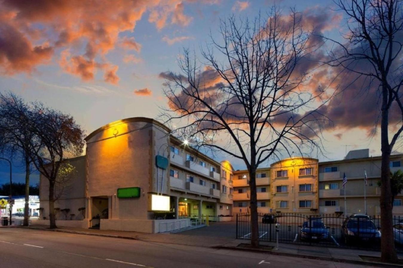 University Inn & Suites Berkeley Exterior photo