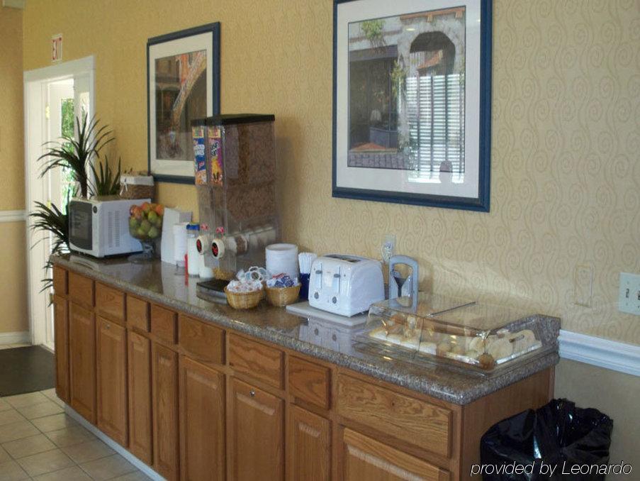 University Inn & Suites Berkeley Restaurant photo